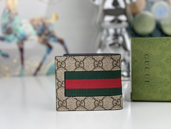 グッチ財布コピー背面デザイン